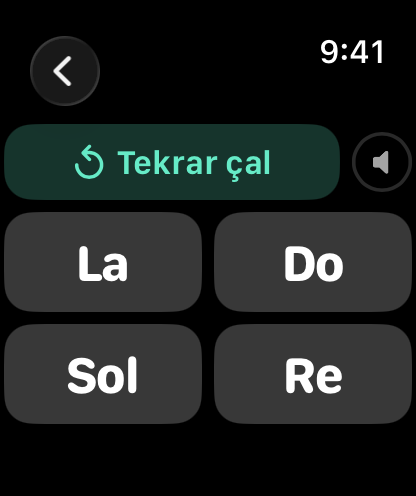 Tekrar çal düğmesi ve dört nota seçeneğini gösteren alıştırma ekranı